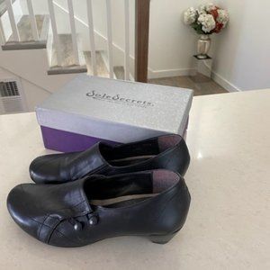 Sole Secrets Black Button Shoes. 40 EU